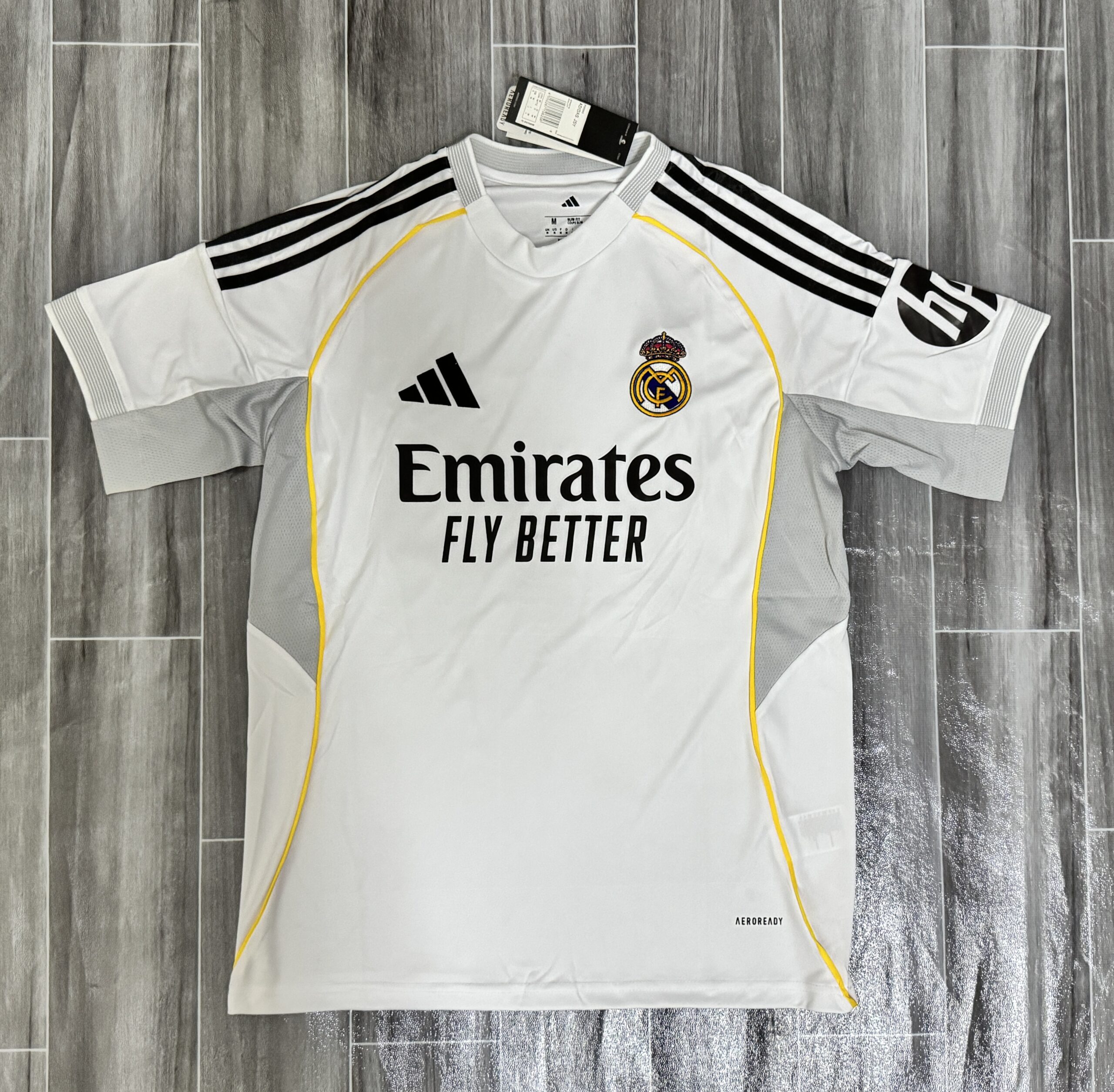 Real Madrid Home Soccer Jersey 2025/26 – Official Los Blancos Football Shirt